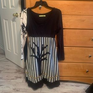 Heel Athens Lab winter scene dress